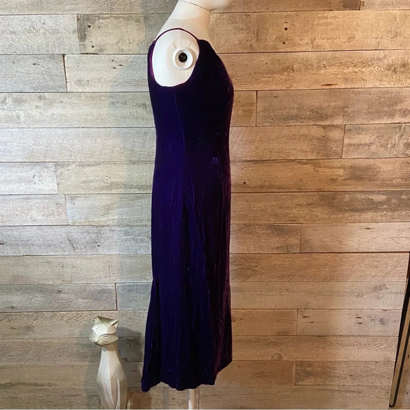 Vintage Nu-Mode women’s purple velvet dress in size 9/10 - Picture 5 of 15